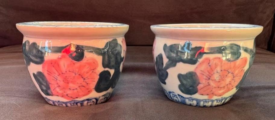 Twee handbeschilderde Oosterse bloempotjes met bloemmotief, Tuin en Terras, Bloempotten, Rond, Ophalen of Verzenden, Zo goed als nieuw