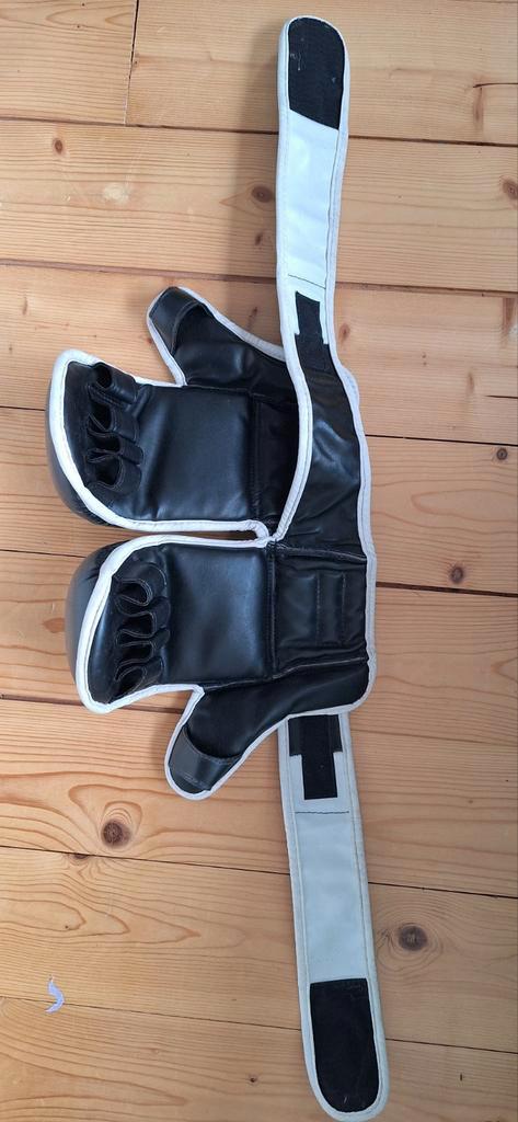 Zwarte MMA /  wing chun handschoenen - Zo goed als nieuw, Sport en Fitness, Boksen, Zo goed als nieuw, Bokshandschoenen, Ophalen of Verzenden