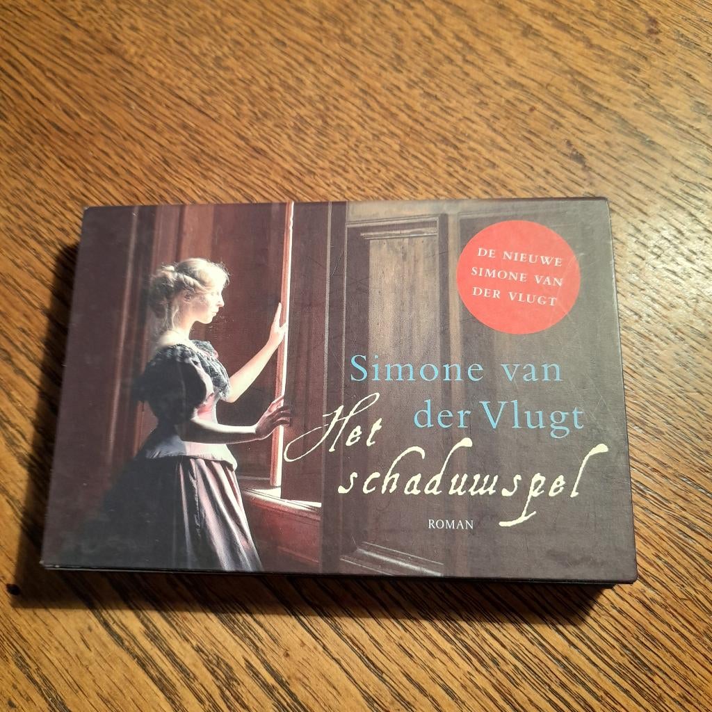Simone van der Vlugt - Het schaduwspel ( dwarsligger), Ophalen of Verzenden, Nieuw, Simone van der Vlugt