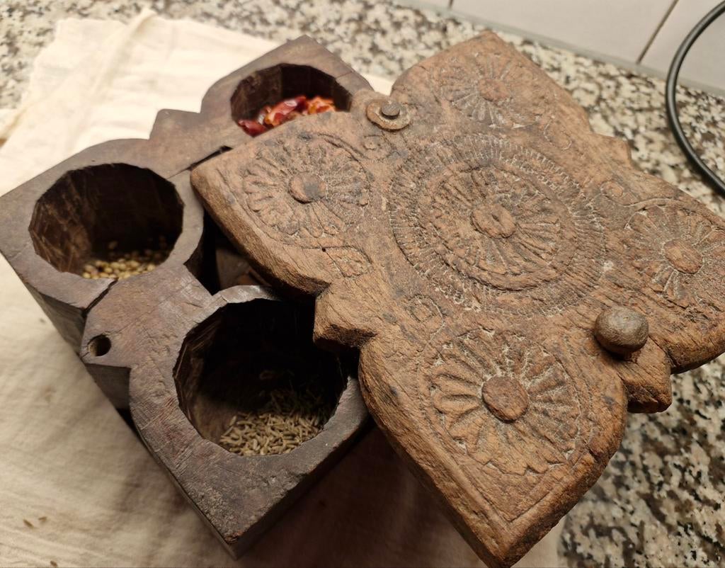 Originele Indiase dabba kruidenbox, Ophalen of Verzenden, Glas of Kopje