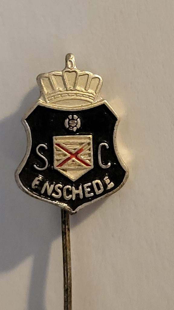 Voetbal speldje S.C. Enschede, Verzenden, Gebruikt, Sport, Speldje of Pin