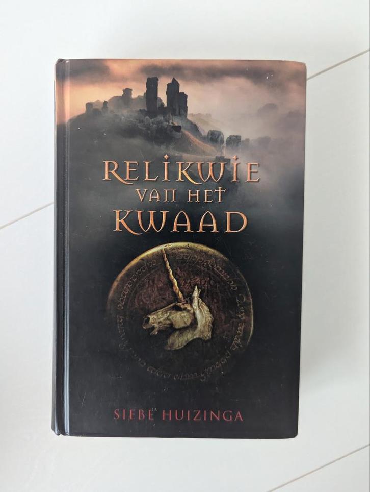 Relikwie van het kwaad van Siebe Huizinga. Nieuwstaat., Boeken, Fantasy, Zo goed als nieuw, Ophalen of Verzenden