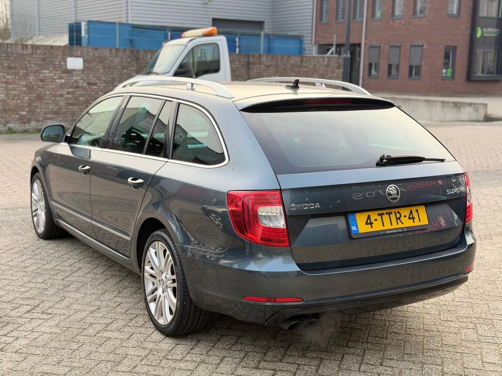 Skoda Superb Combi 1.8 TSI Ambition Business DSG/BI-XENON/NA, Euro 5, Stof, Gebruikt, 4 cilinders