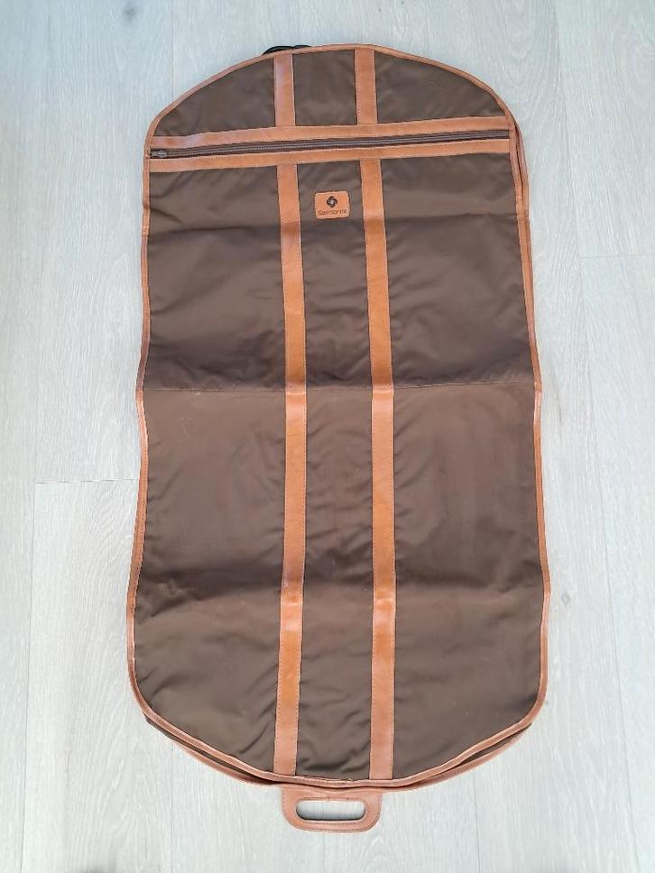 Samsonite kledinghoes, Sieraden, Tassen en Uiterlijk, Koffers, Zo goed als nieuw, Zacht kunststof, 70 cm of meer, 55 cm of meer