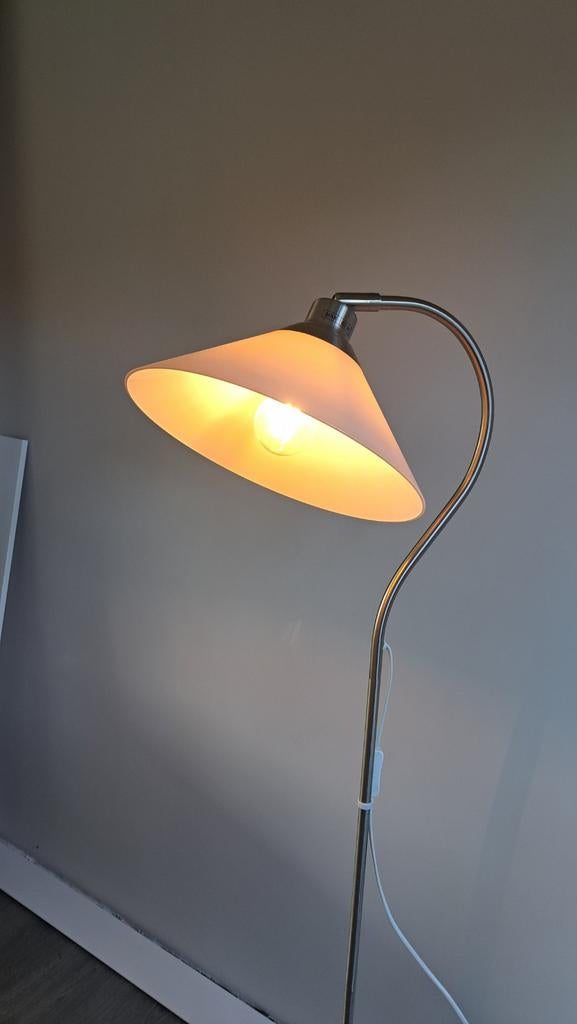 Staande lamp met melkglazen kap, Huis en Inrichting, Lampen | Vloerlampen, Ophalen, Gebruikt, Glas, 150 tot 200 cm