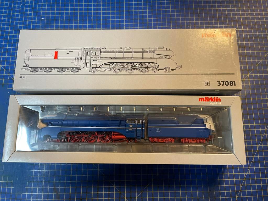 Marklin 37081, 38082,  BR 10 in Blauwe, rode uitvoering, Wisselstroom, Locomotief, Verzenden, Zo goed als nieuw
