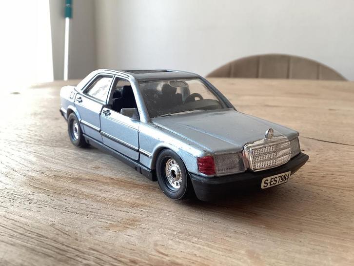 Corgi Mercedes-Benz 190E 1:36 met open deuren en schuifdak, Hobby en Vrije tijd, Modelauto's | 1:32, Gebruikt, Auto, Corgi, Ophalen of Verzenden