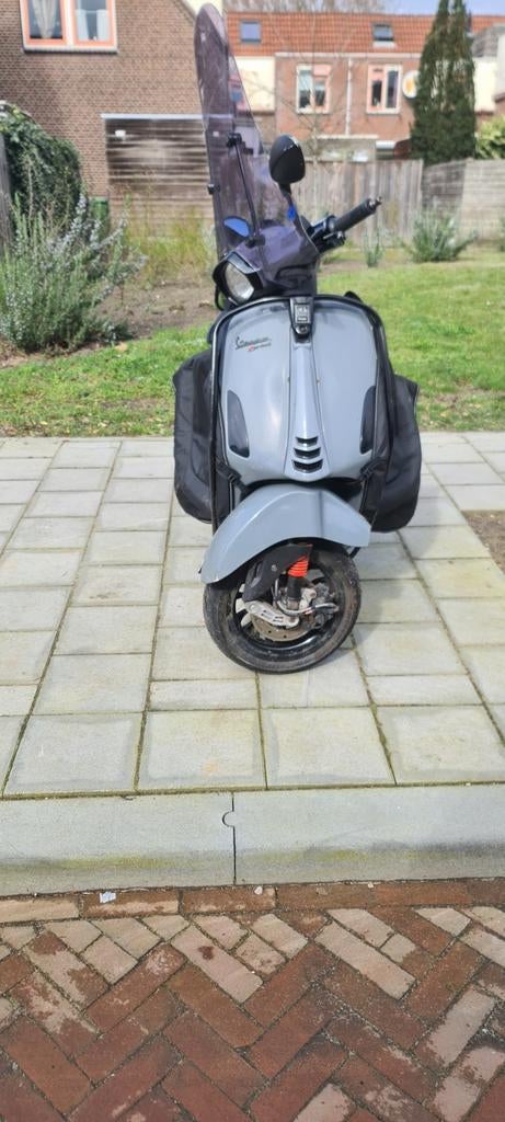 Vespa sprint 2017 schade nardo grey, Fietsen en Brommers, Scooters | Vespa, Ophalen of Verzenden, Gebruikt, Benzine, Vespa S