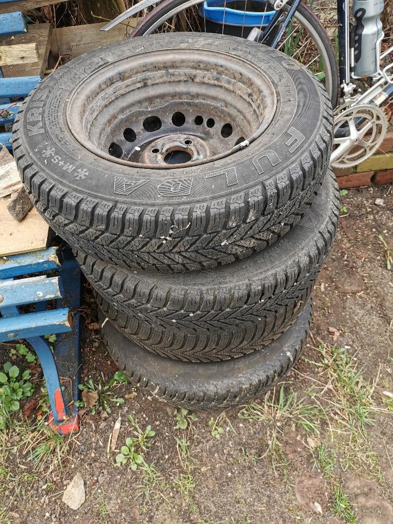 Set winterbanden voor Opel Corsa 2003, Auto-onderdelen, Banden en Velgen, Ophalen, Gebruikt, 155 mm, 13 inch