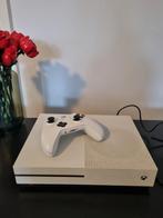 Xbox One S met controller en oplader voor batterijen, Spelcomputers en Games, Spelcomputers | Xbox One, Ophalen, Gebruikt, Met 1 controller