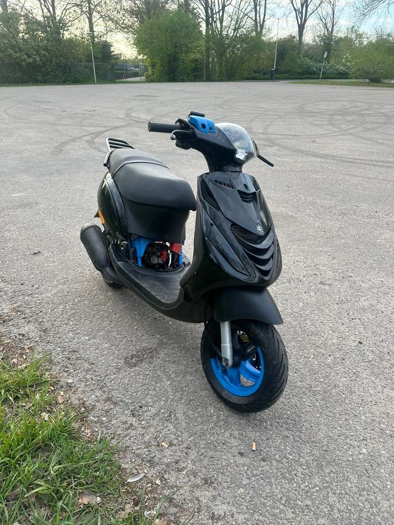 Piaggio Zip 125cc (LC) 2005, Fietsen en Brommers, Scooters | Piaggio, Zo goed als nieuw, Zip, Benzine, Ophalen