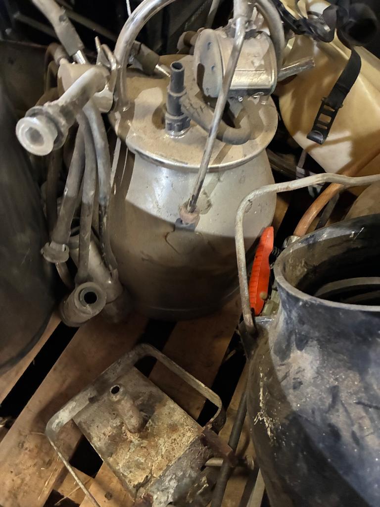 Melkketel melkmachine met onderdelen, Ophalen