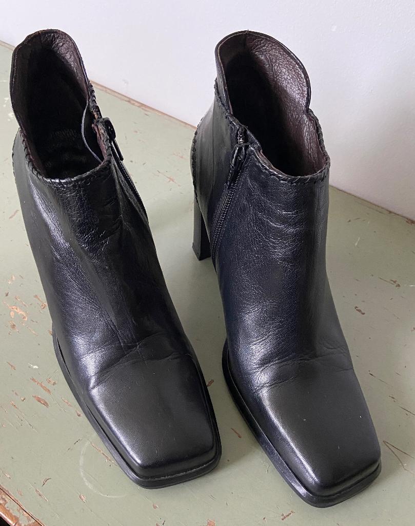 Prialpas Gomma zwarte damesschoenen maat 39, Kleding | Dames, Schoenen, Zwart, Lage of Enkellaarzen, Ophalen of Verzenden, Zo goed als nieuw