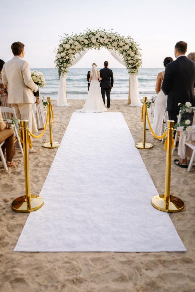 Te huur prachtige witte loper met luxe afzetpaaltjes, Hobby en Vrije tijd, Feestartikelen | Verhuur, Zo goed als nieuw, Geboorte of Huwelijk