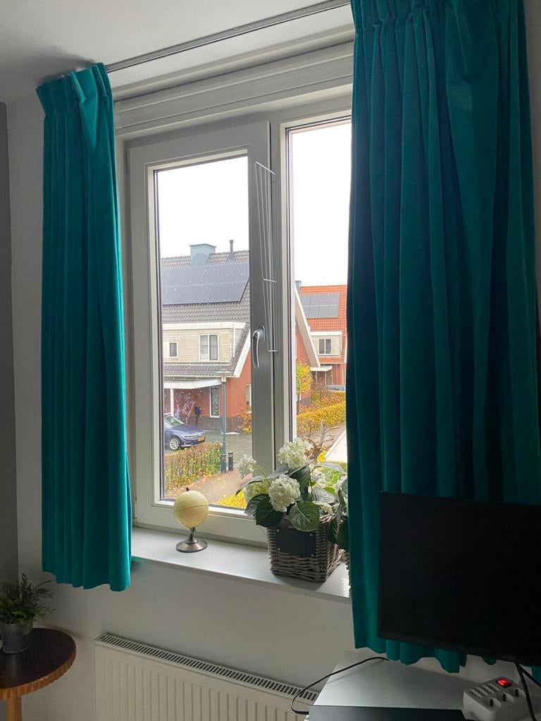 Mooie vrolijk verduisterend gordijnen ( 3 stuks ), Ophalen of Verzenden, Zo goed als nieuw, 200 cm of meer