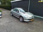 Peugeot 206 CC 1.6-16V Roland Garros airco ecc automaat, 4 cilinders, Cabriolet, 4 stoelen, Beige