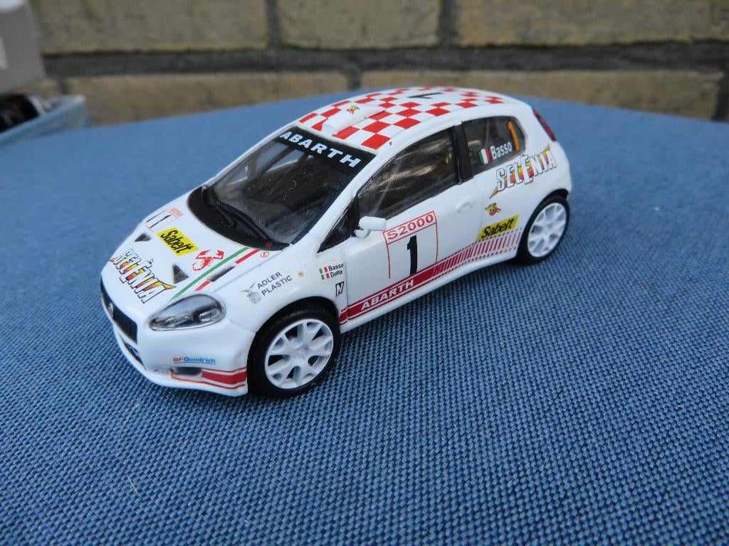 Motorama Fiat Grande Punto Abarth super 2000, Hobby en Vrije tijd, Modelauto's | 1:43, Ophalen of Verzenden, Zo goed als nieuw