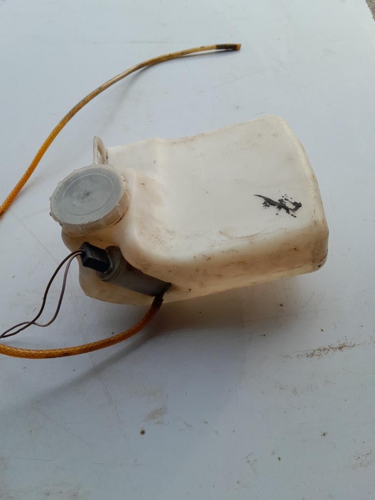 Mercedes W123 T ruitensproeiertankje achter, Ophalen of Verzenden