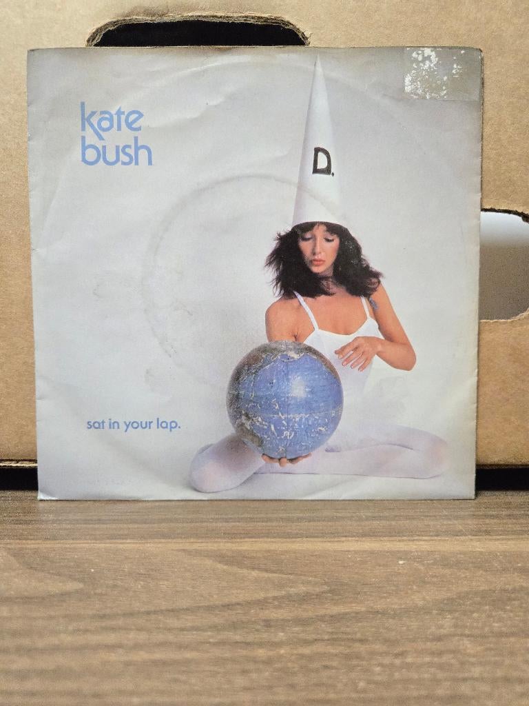 Kate Bush - Sat in your lap, 7 inch, Single, Ophalen of Verzenden, Zo goed als nieuw