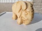 antiek olifant beeld op sokkel, Ophalen of Verzenden, Zo goed als nieuw, Mens