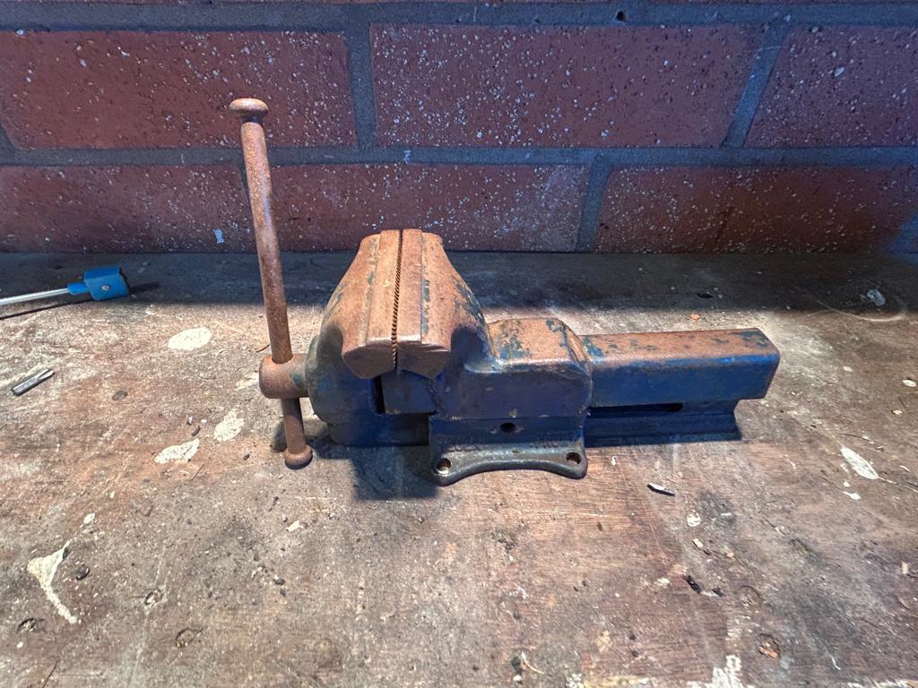 heuer bankschroef , klein model, Ophalen, Gebruikt, Minder dan 70 cm, Bankschroef