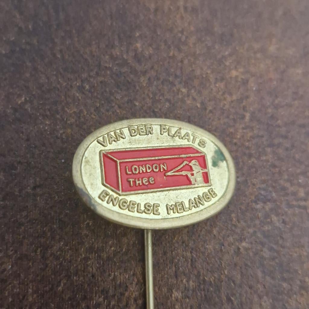 SPELDJE Van der plaats thee, Verzamelen, Speldjes, Pins en Buttons, Ophalen of Verzenden, Zo goed als nieuw