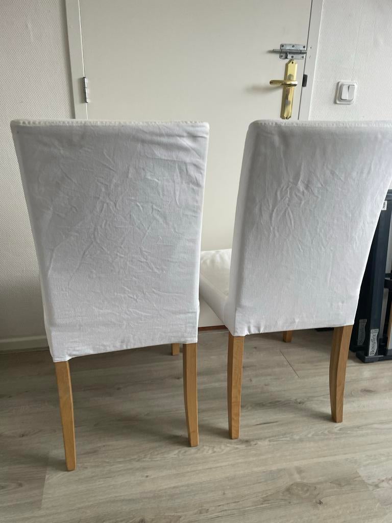 Set van 4 Henriksdal eetkamerstoelen met houten poten, Huis en Inrichting, Stoelen, Ophalen, Gebruikt, Wit, Vier