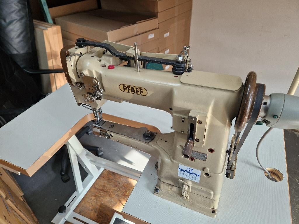 Pfaff 335-H3 – Vrijarm – Half Automaat–Volledig nagekeken 2, Ophalen, Naaimachine, Industrieel, Gebruikt