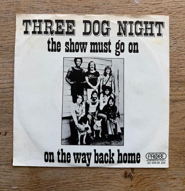 Three Dog Night - The show must go on, Fotohoes, 7 inch, Single, Ophalen of Verzenden
