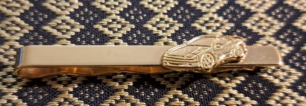 Goudkleurige stropdas speld met auto afbeelding, Kleding | Heren, Stropdassen, Ophalen of Verzenden, Nieuw