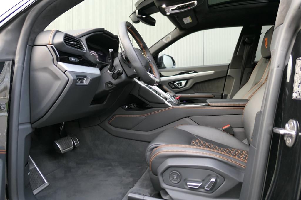 Lamborghini Urus 4.0 V8 NAP Dealer onderhouden Panorama B&O, Auto's, Lamborghini, Automaat, Urus, Gebruikt, Zwart