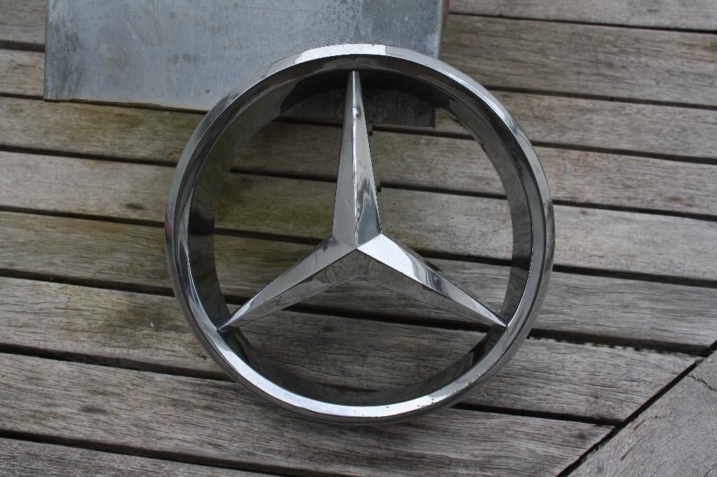 Mercedes W107 Grill Ster, Auto-onderdelen, Carrosserie en Plaatwerk, Gebruikt, Voor, Mercedes-Benz, Ophalen of Verzenden