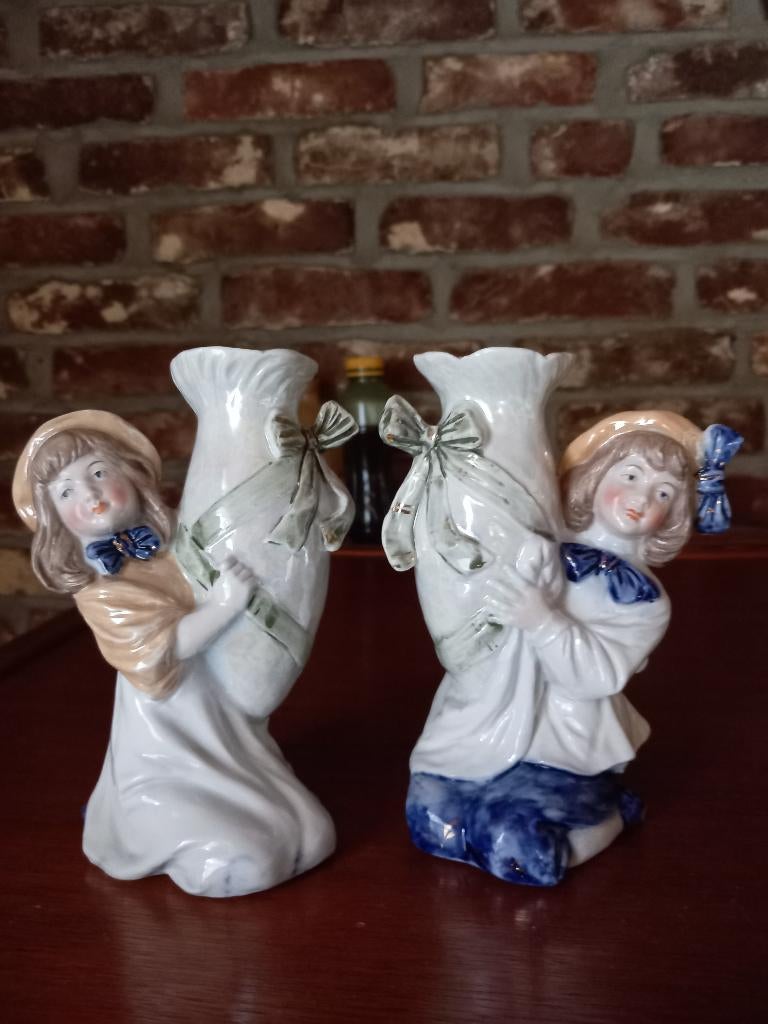 Vintage beeldjes Meisje en Jongen met vaasjes, genummerd, Antiek en Kunst, Antiek | Porselein, Ophalen