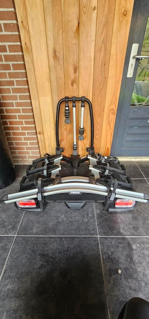 Thule kantelbare fietsendrager voor 3 fietsen + adapter, Ophalen, 3 fietsen of meer, Zo goed als nieuw, Trekhaakdrager