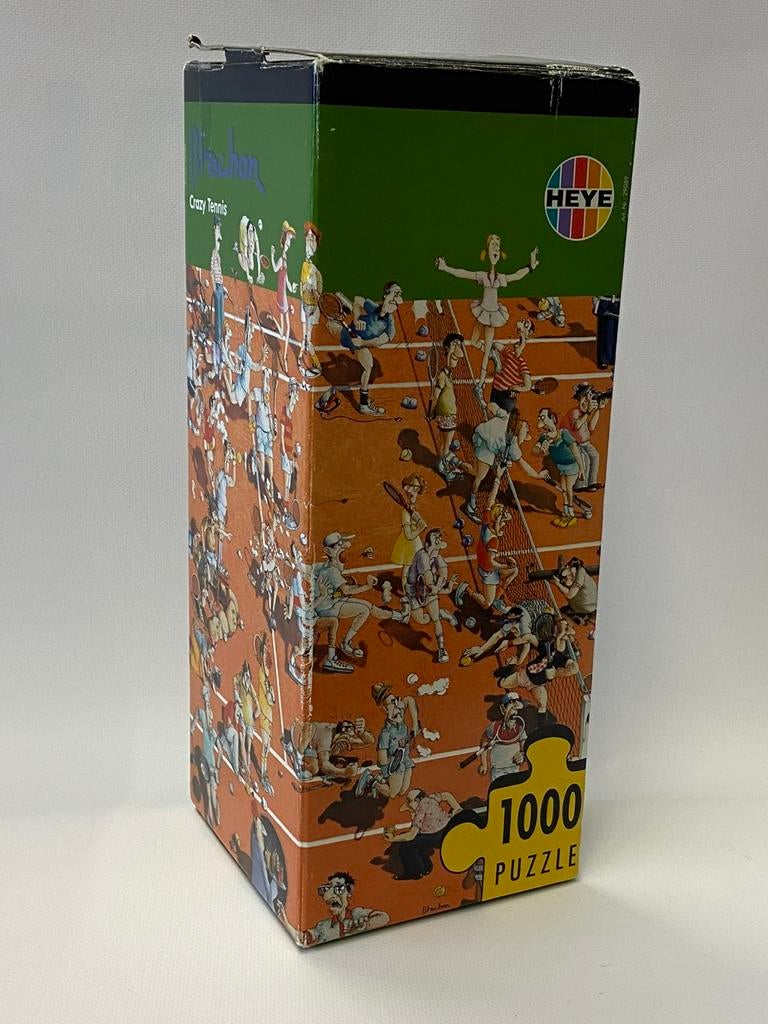HEYE puzzel in driehoekdoos Crazy Tennis Blachon, Ophalen of Verzenden, 500 t/m 1500 stukjes, Gebruikt, Legpuzzel