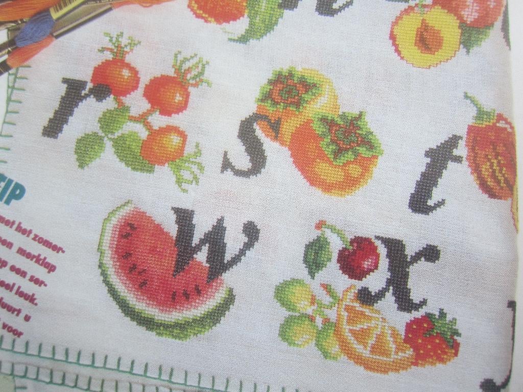 borduren borduurpatroon ZOMERFRUIT  Alfabet merklap, Ophalen of Verzenden, Zo goed als nieuw, Handborduren, Patroon