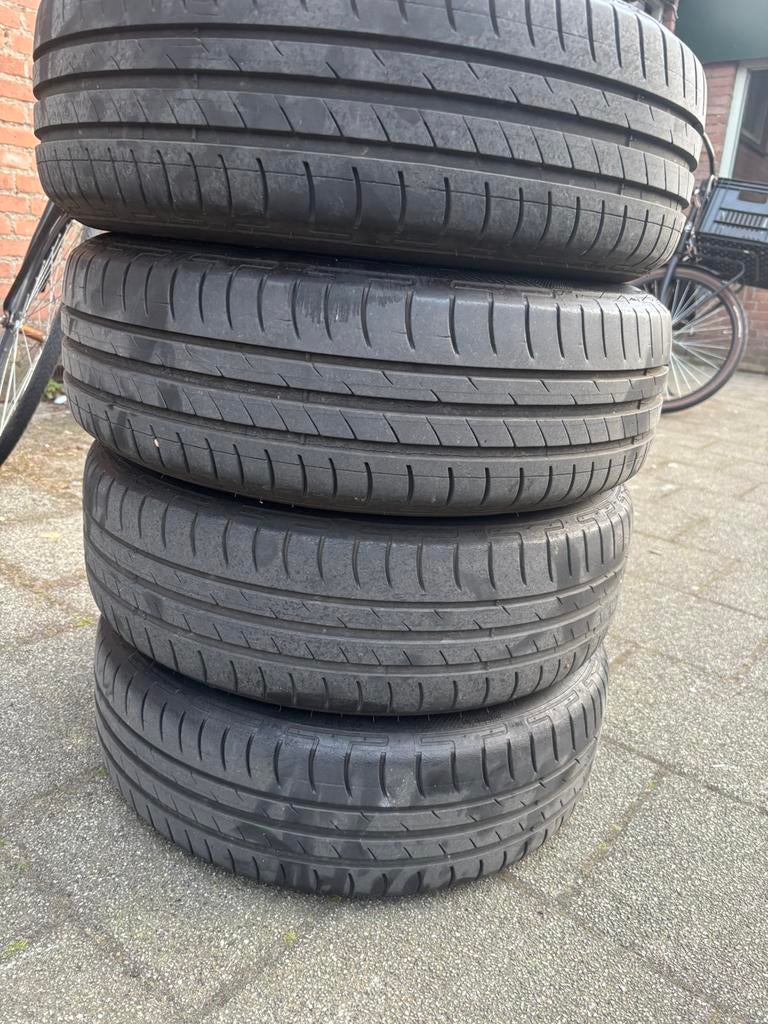 Banden met wiel doppen voor toyota  maat 14, Ophalen of Verzenden