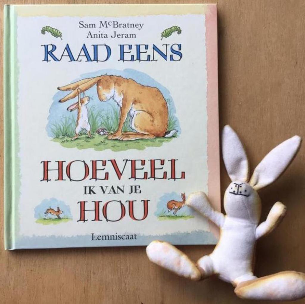 Raad eens hoeveel ik van je hou mét knuffel Hazeltje - ZGAN, Ophalen of Verzenden, Zo goed als nieuw, Prentenboek