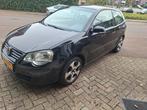 Black beauty vw polo 1.2 i  bj 2009 apk 1-2027 met clima, Auto's, Voorwielaandrijving, 40 €/maand, 989 kg, 1198 cc