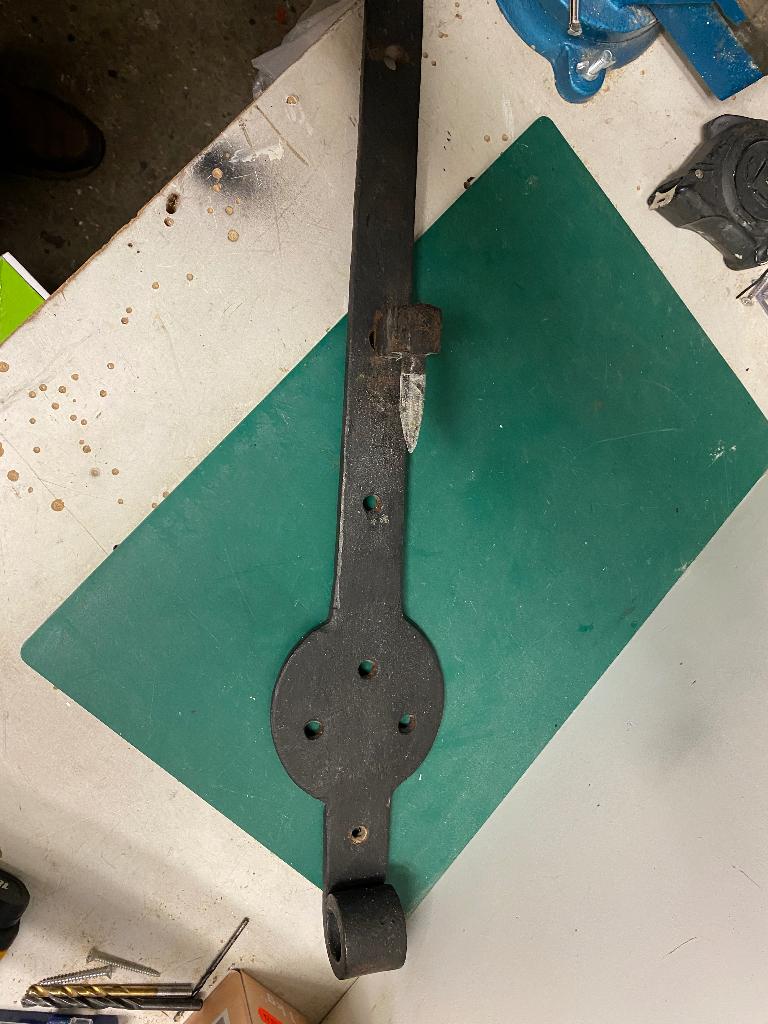 zeer oude zmeedijzeren poort scharnier, Metaal, Gebruikt, Zwart, Vintage