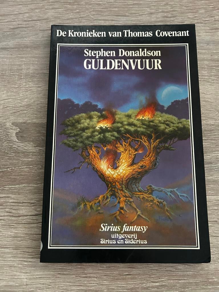 Guldenvuur - De Kronieken van Thomas Covenant, Boeken, Ophalen of Verzenden, Gelezen