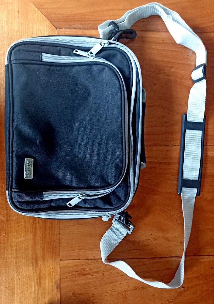 Zwarte schoudertas voor bijv. kleine 12" laptop., Computers en Software, Laptoptassen, Ophalen, 17 inch of meer, Zo goed als nieuw