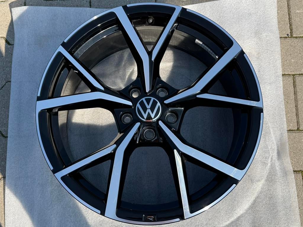 19” INCH ORGINEEL VOLKSWAGEN ESTORIL VELG GOLF 8R 2-TONE, 19 inch, Banden en Velgen, Nieuw, 235 mm