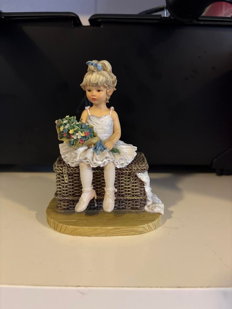 Beeldje ballerina The Leonardo Collection Christine Haworth, Verzamelen, Beelden en Beeldjes, Ophalen of Verzenden, Zo goed als nieuw