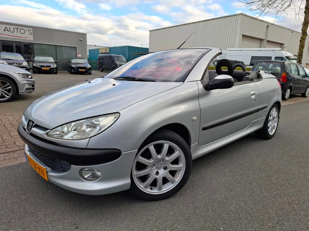 Peugeot 206 CC 2.0-16V CABRIOLET/CLIMA/AFN TREKHAAK!, Auto's, Metallic lak, Gebruikt, Zwart, 4 cilinders