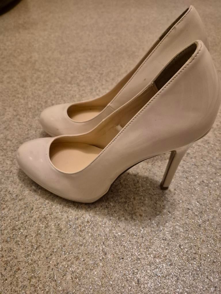 Nude Pumps met Hoge Hakken - Elegant en Stijlvol, Pumps, Beige, Ophalen of Verzenden, Onbekend