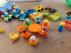 Fisher price poppetjes, tafel, stoeltjes, bedden enz, Ophalen of Verzenden, Speelset
