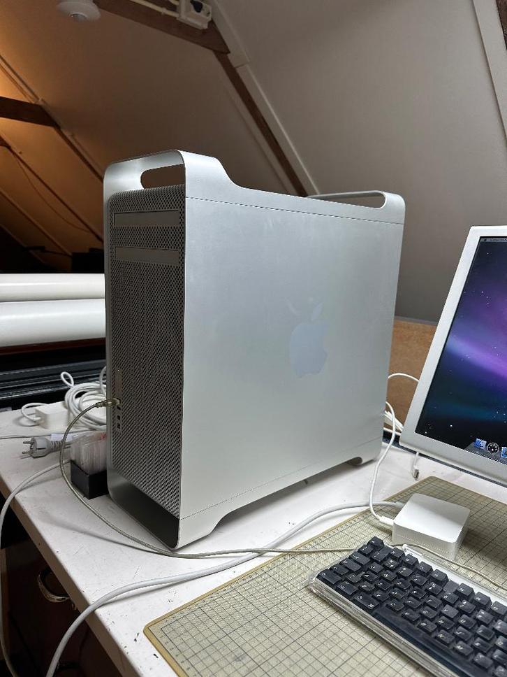 Mac Pro 3.1 met Cinema Display, Computers en Software, Apple Desktops, Gebruikt, Mac Pro, HDD, 2 tot 3 Ghz, 4 GB, Ophalen