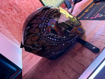Helm - S beschikbaar voor biedingen