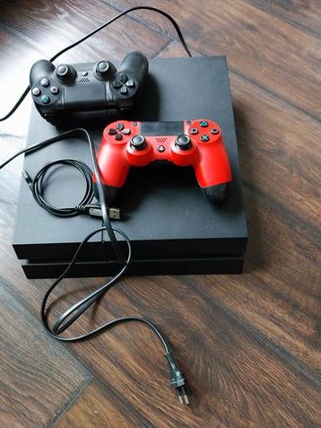 PS4  2 Controllers + Games beschikbaar voor biedingen